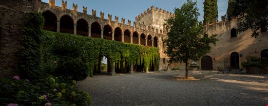 Castello di Bornato Castello di Bornato  